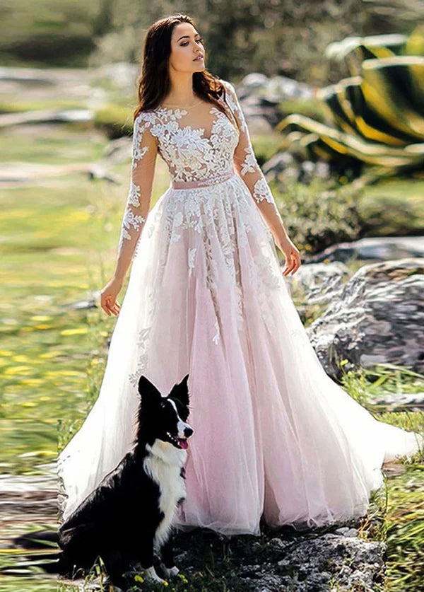 Vestidos de novia de tul con mangas largas, apliques de encaje y corte A con cinturón